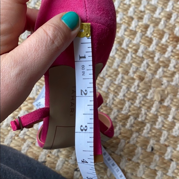 EUC Tahari Leather Strappy Heels. Size 10 - Picture 7 of 7
